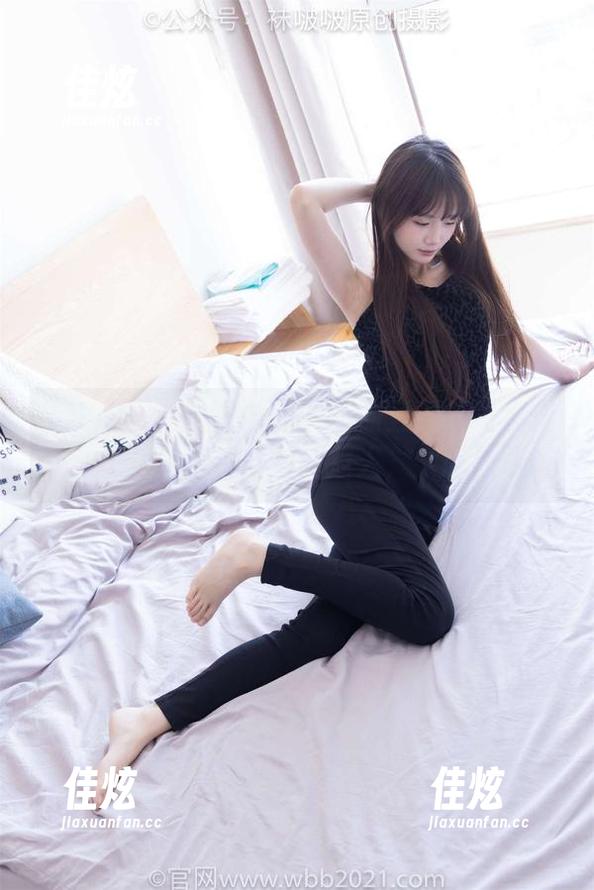 BoBoSocks袜啵啵 - 小甜豆最新写真出炉：短灰丝竟然能如此撩人，太意外了！