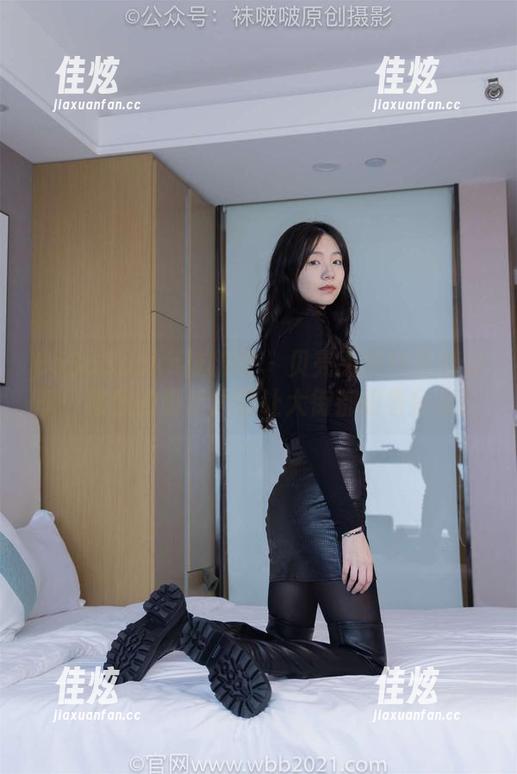 BoBoSocks袜啵啵 - 贝壳头板鞋写真分享：稚予的脚步声能让大街都跟着摇摆！