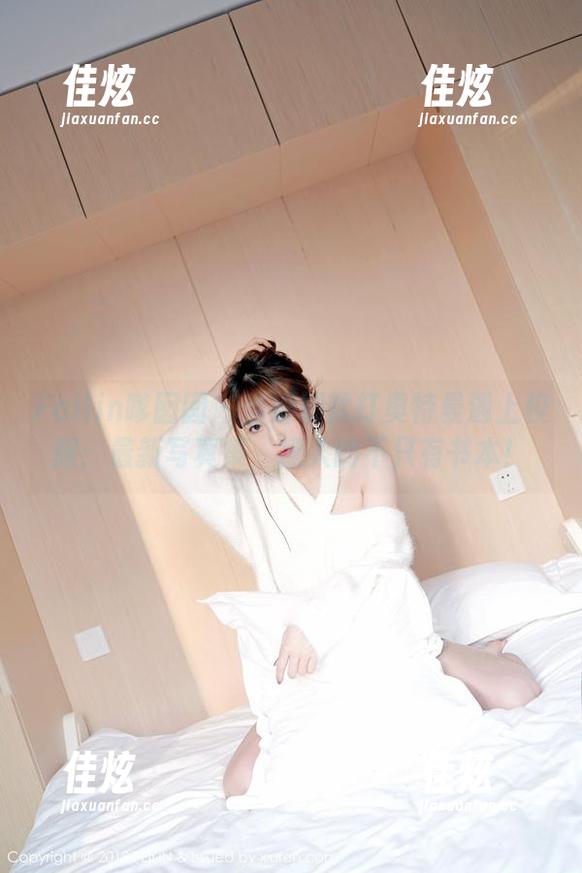 Feilin嗲囡囡 - 当姗姗就打奥特曼遇上校服：最新写真集，撩人的不只有书本！