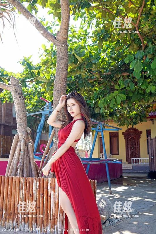 Feilin嗲囡囡 - 芷儿Momoko的高清礼服写真：一种优雅的叛逆