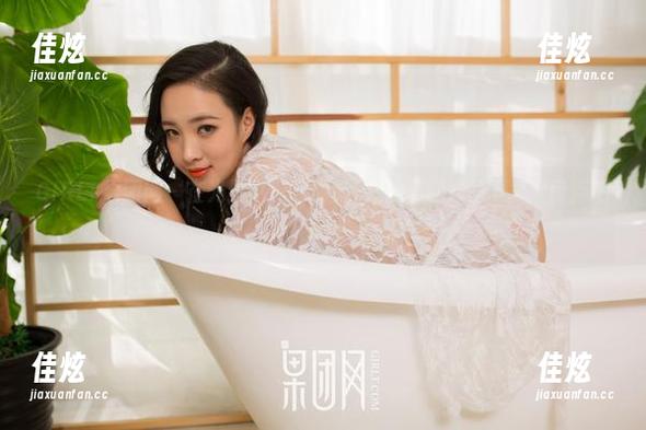 GIRLT果团网 - 在光影中流连，龚玥菲的美腿作品下载瞬间点燃心动！