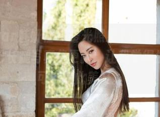 MiStar魅妍社 – 暖光照射下的Angela小热巴长腿写真集更新，让我觉得生活也可以如此美好。