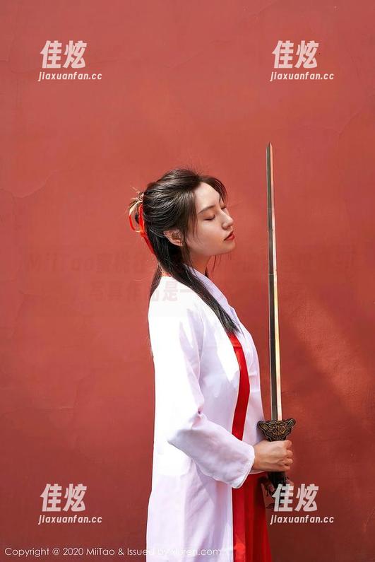 MiiTao蜜桃社 - 在李颖诗的白色世界里，写真作品是一场无声的对话