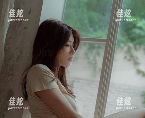 Min.E(민이)日常：当你以为可以瞥一眼，结果原图让你欲罢不能