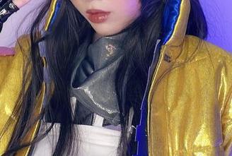 一顶连衣裙，PoppaChan的写真套图，每一张都像是在撩人的耳语。