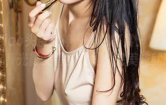 TouTiao头条女神 – 图包鉴赏：娜依灵儿纯白，光影交错的瞬间，完美成就感！