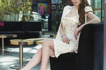 UGirls尤果网 – 校园套图：在梓安的镜头下，书本和青春同样精彩！
