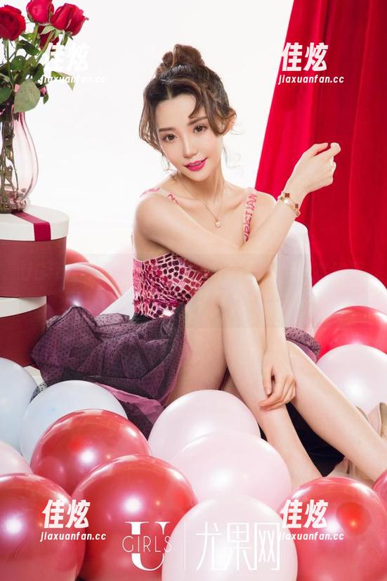 UGirls尤果网 - 谭晓彤的丝袜梦：高清写真集，快来仔细品味这份优雅！