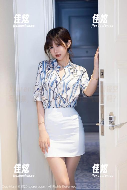 Xiuren秀人网 - 探秘李若汐：最新镂空写真集，你准备好感受那份空气感了吗？