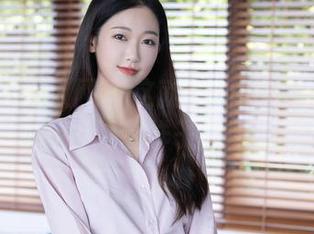 Xiuren秀人网 – 这就是油田溪溪的纯白！谁能拒绝这样子原图壁纸？