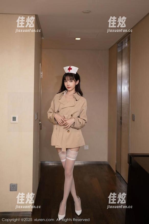 Xiuren秀人网 - 泳装与阳光的哭泣：田小燕Vicky写真套图，简直是‘水’流众生！