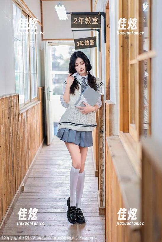 Xiuren秀人网 - 感觉白白Alina的礼服图片在告诉我，优雅和慵懒其实可以共存，但我该怎么做到？