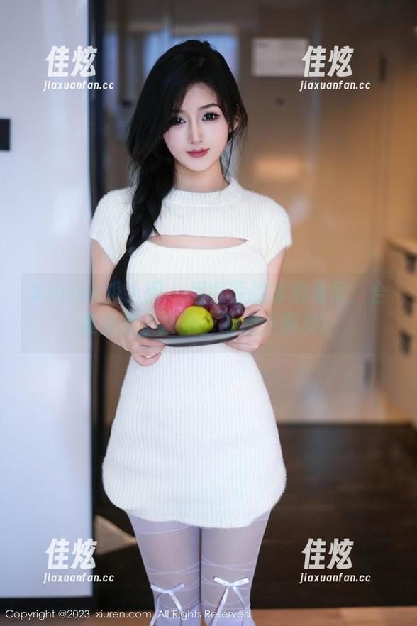 Xiuren秀人网 - 程程程的泳池私房：合集里的小清新，带点小调皮！