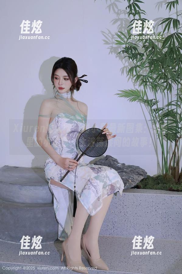 Xiuren秀人网 - 谢小蒽最新图集：浴室里的小秘密，水波荡漾间的故事！