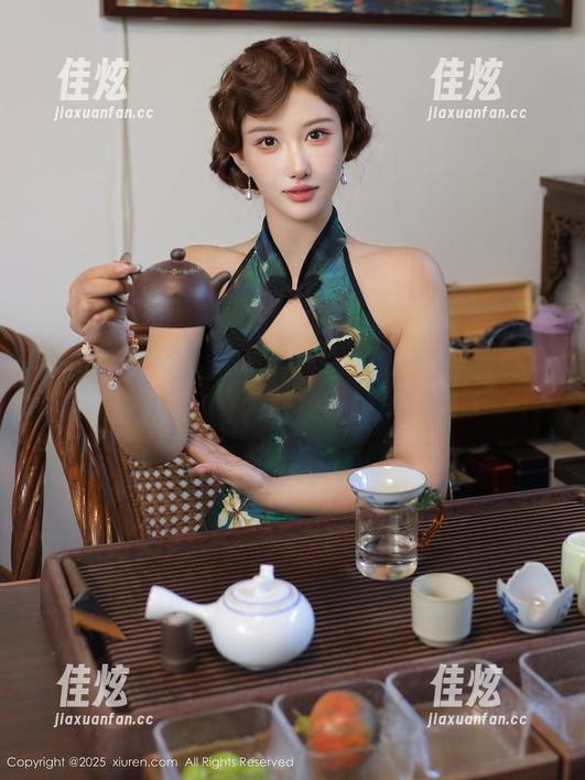 Xiuren秀人网 - 更新啦！雯大王susie的图包，这次的镂空效果让人有点小窘！