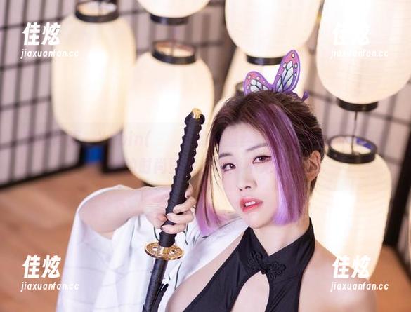在线高清，Yebin(전예빈)的裤里丝，仿佛在进行一场奇妙的时尚冒险，绝对不无聊！