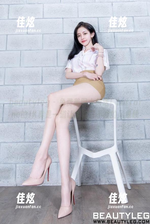 beautyleg - 免费美图大放送！Lorraine的JK真是一道让人欲罢不能的风景线。