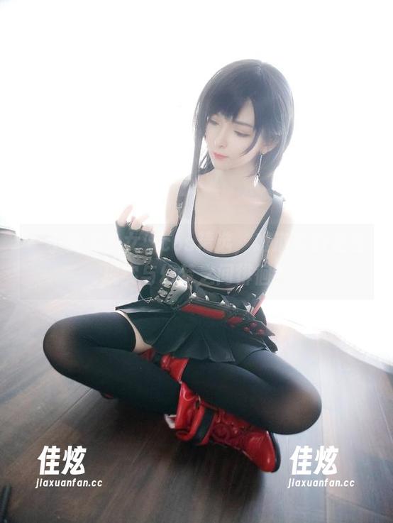 一小央泽少女：cos精选，难道真的是在现实与幻梦之间徘徊？