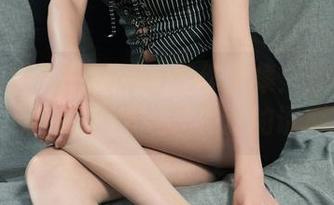 丽柜 – 桃子和她的白色作品集：透着一丝矜持却又让人想靠近的诱惑
