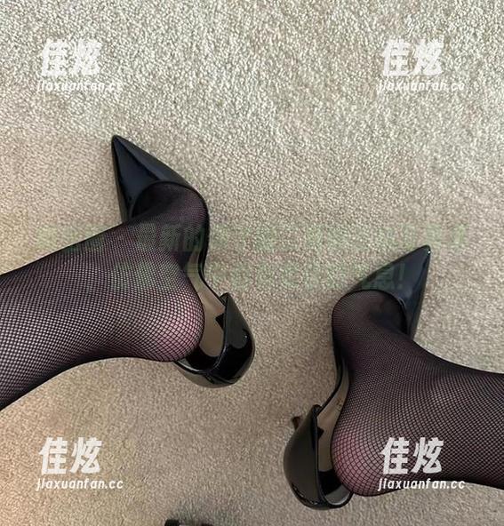 微密圈 - 最新的保守的二舅妈丝袜写真集，仿佛空气中都有柔软的气息！