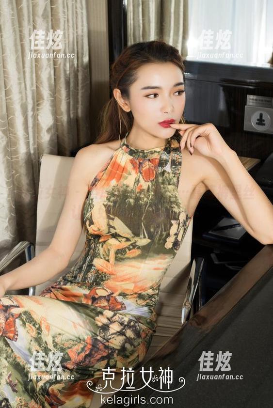 克拉女神 - 照片里的秘密……嘉萌裤里丝让人好奇的若隐若现？