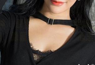 克拉女神 – 原图里的秘密：熙妍的美足写真，隐藏了多少‘踩’心思？
