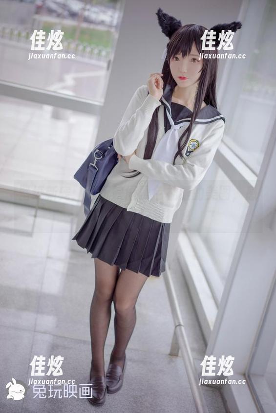 壁纸新宠：兔玩映画黑色礼服的美图，感受那份轻盈和神秘