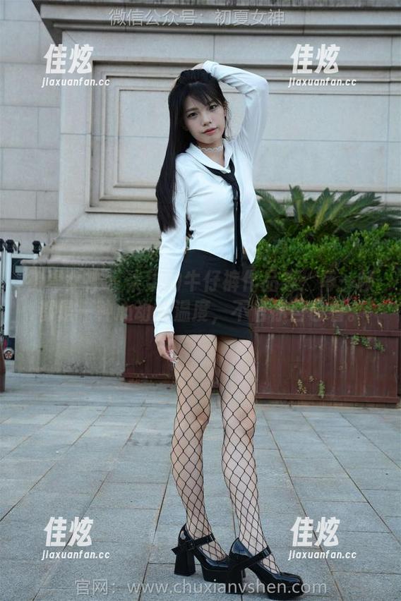 初夏女神 - 柒柒的牛仔裤作品集：每一帧都是一种心动的温度，不信你自己看。