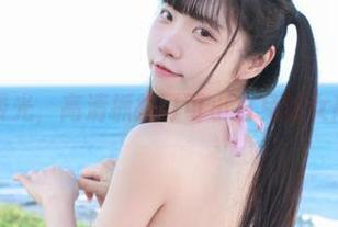 电车上那缕光，高清抓拍可可小白兔的女高中生瞬间