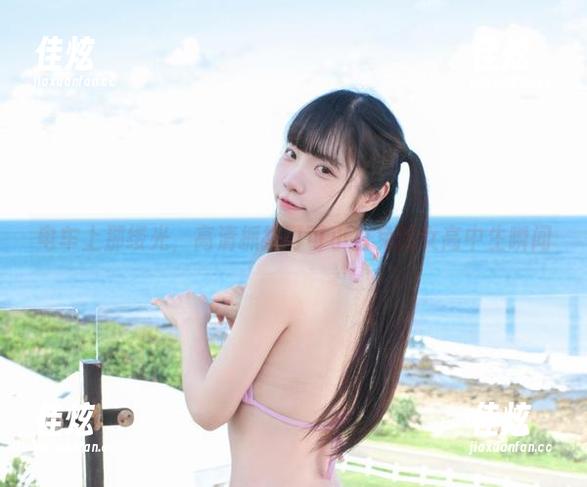 电车上那缕光，高清抓拍可可小白兔的女高中生瞬间