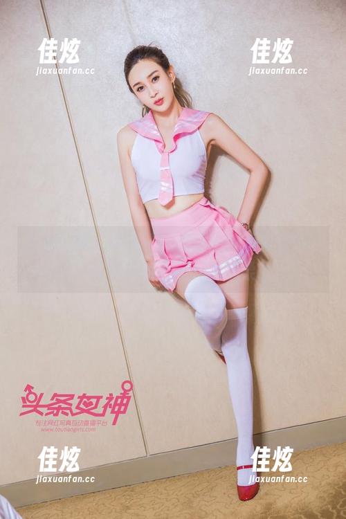 头条女神 - 小晴子：无圣光的短裙图包，带你领略不一样的温柔