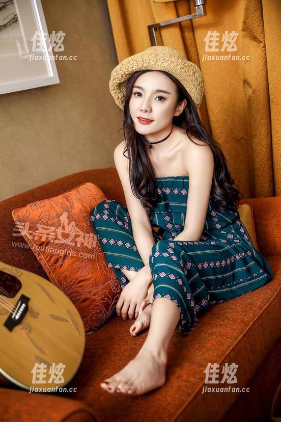 头条女神 - 谁需要滤镜？看梁芮溪姐姐的新美图就够了！