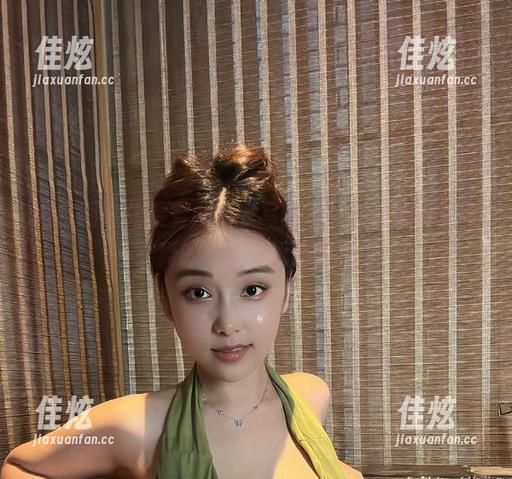 微密圈 - 奶雯穿的毛衣写真集，高清过于治愈，真的不想打扰她的梦。