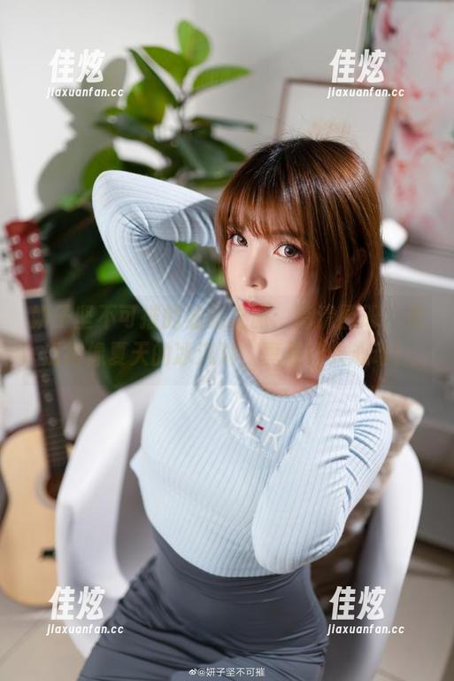 妍子坚不可摧的油亮之旅：高清图册，光滑得像夏天的冰淇淋，真是让人心动！