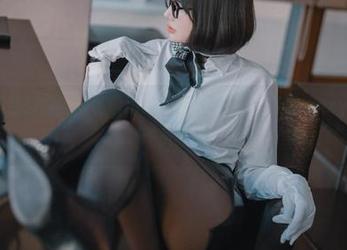 让人忍不住想偷瞄的私房瞬间：孙乐乐(손예은)[Loozy]图书管理员故事