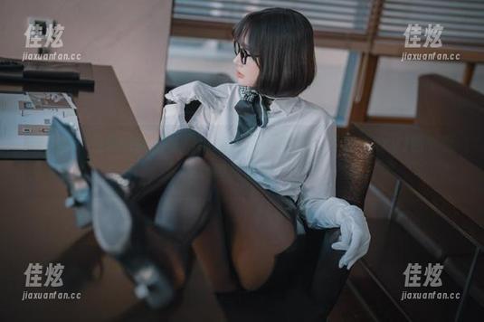 让人忍不住想偷瞄的私房瞬间：孙乐乐(손예은)[Loozy]图书管理员故事