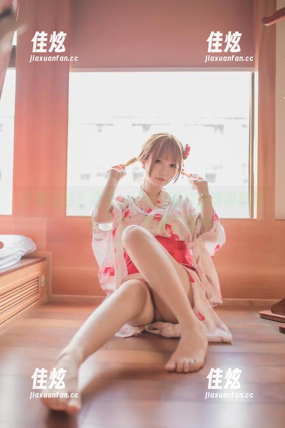 定制婚纱？宅夏yoko的图片里满满都是“闯入者”的锁定眼神