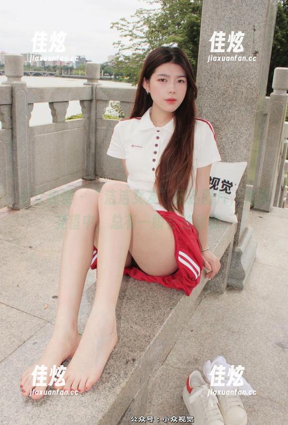 小众视觉 - “洁洁女友”精选图片，光影交错中，总有一瞬会触动你。
