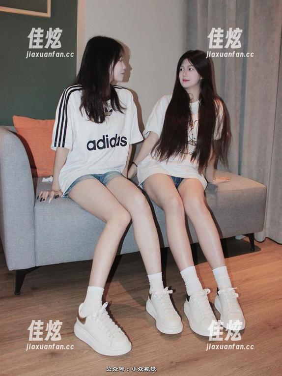 小众视觉 - 蓉蓉的皮衣资源大揭秘：变身女王，时尚不止于此！