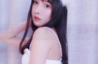 小小奶瓶儿最新写真，内衣随意穿，幽默不随意！