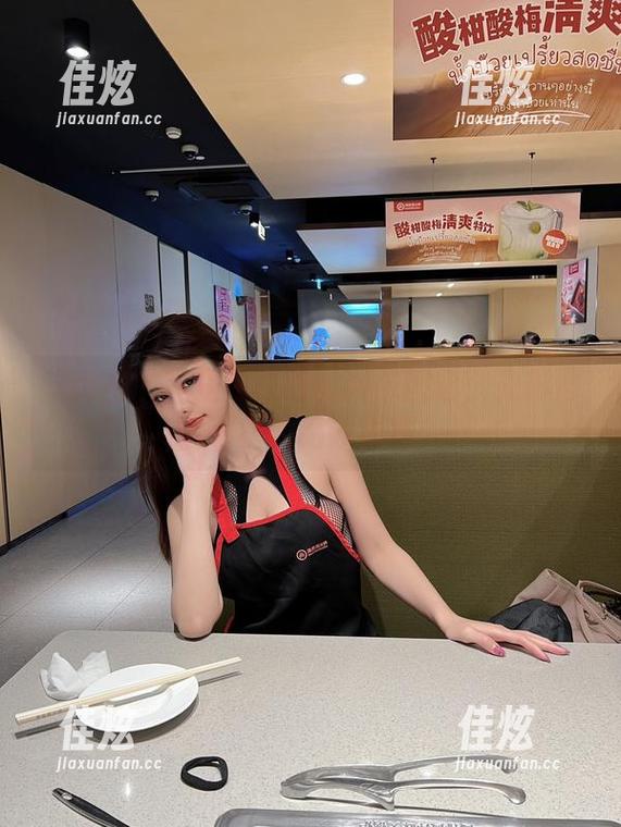 微密圈 - 就是阿朱啊的网袜图包：光影与网状的绝妙碰撞
