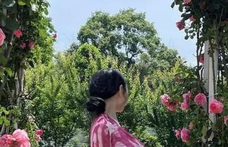 微密圈 – 左公子666泳池套图来了！下载这波，真是让人流连忘返