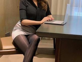 微密圈 – 这才是牛仔短裤的正确打开方式——张思允nice的作品，让我忍不住想多看几眼。