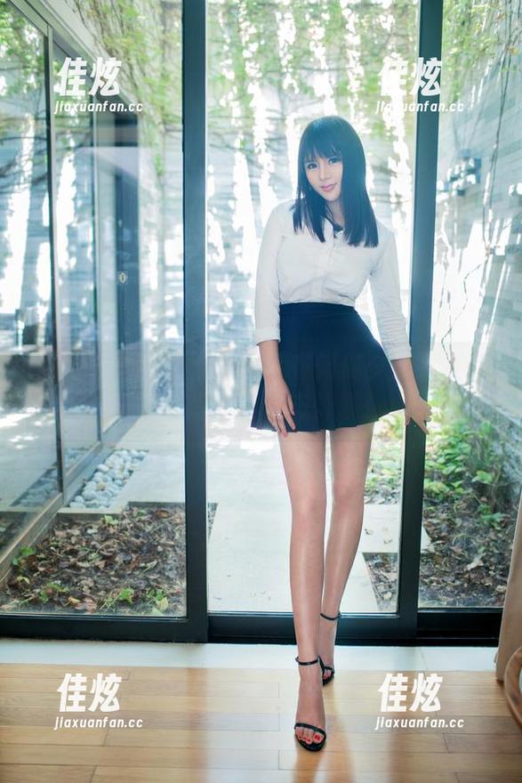 推女郎 - 我要彻底沉迷在何何夕美足在线的幻想中，心态炸裂！