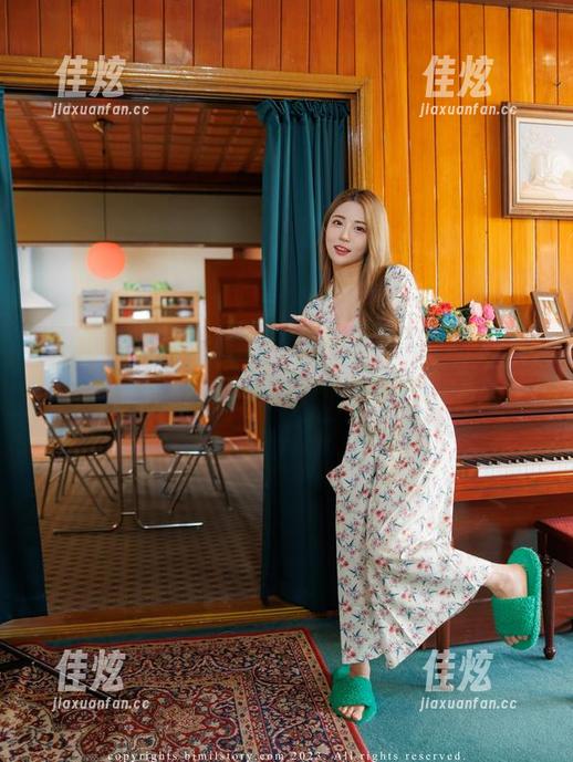 普美(bomi)的裤里丝图包：这不仅是cos，更是一次心动的冒险！