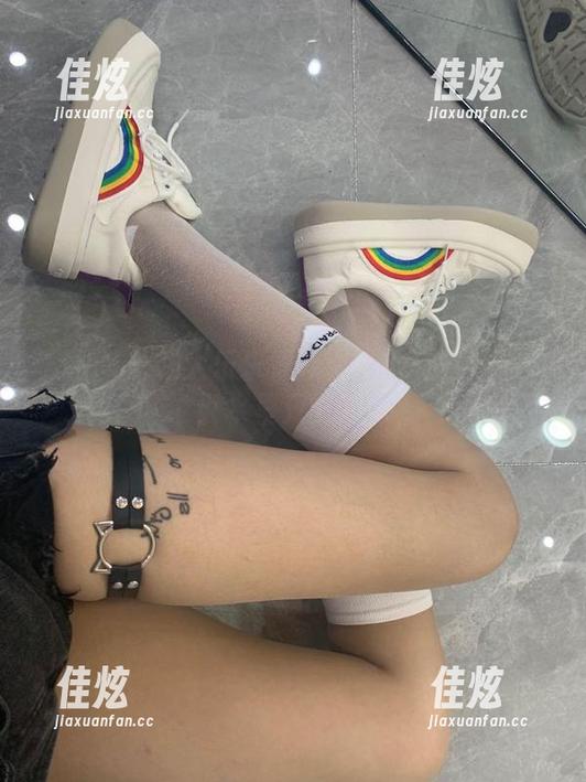 微密圈 - 杨大乐乐很靠谱泳池写真分享：谁说水里只能游泳？