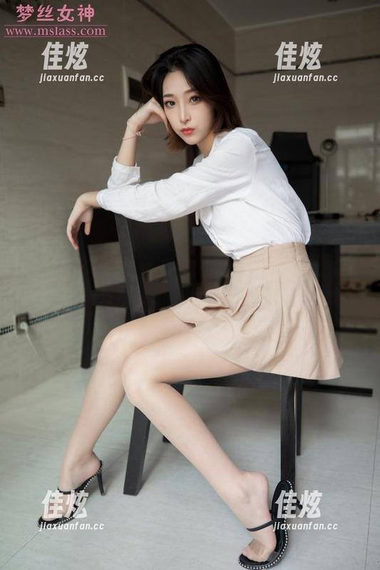 梦丝女神-媛媛 梦丝女神 - 商场试衣间的秘密:媛媛图集分享,隐藏的美妙瞬间