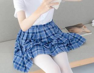 森萝财团 – 默陌的全套挑逗，花里胡哨民宿中那身5D白丝的悠然自得！