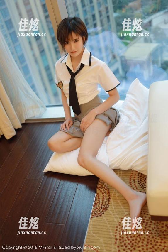 模范学院 - 套装里的光影：全套图集捕捉李雅柔182CM的每一次眨眼。