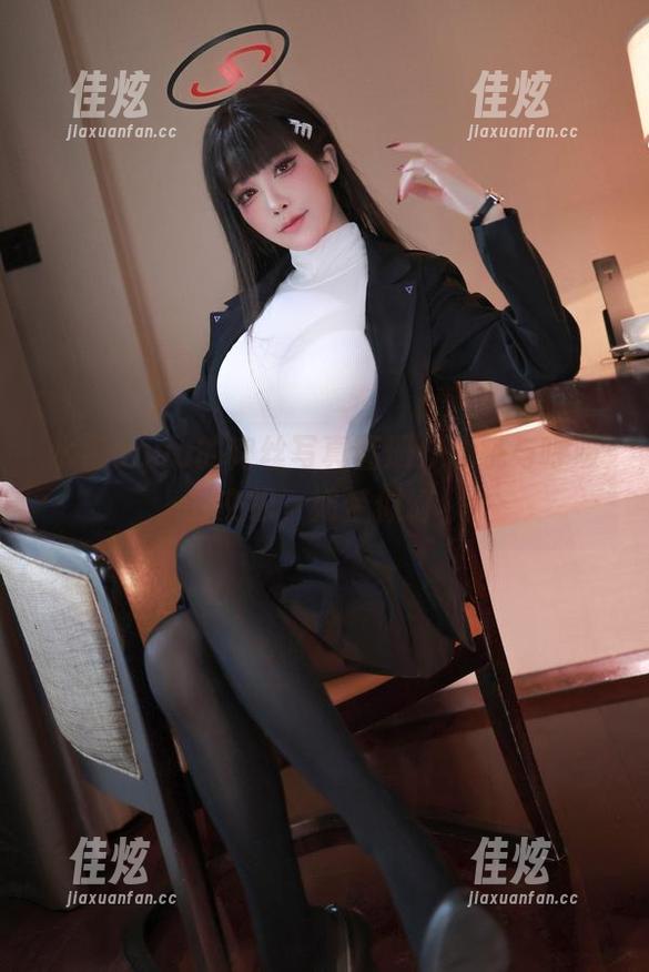 水淼aqua的肉丝写真图册：心跳与呼吸交织，如梦似幻